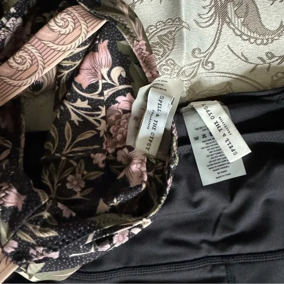 Spell and the Gypsy Activewear yoga set - Picture 5 of 9